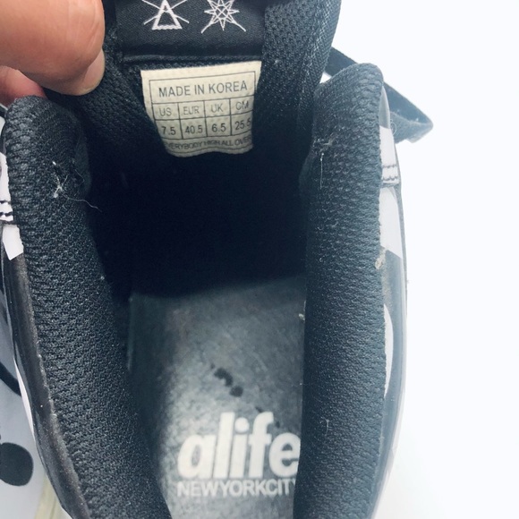 Shoes - Picture 4 of 4